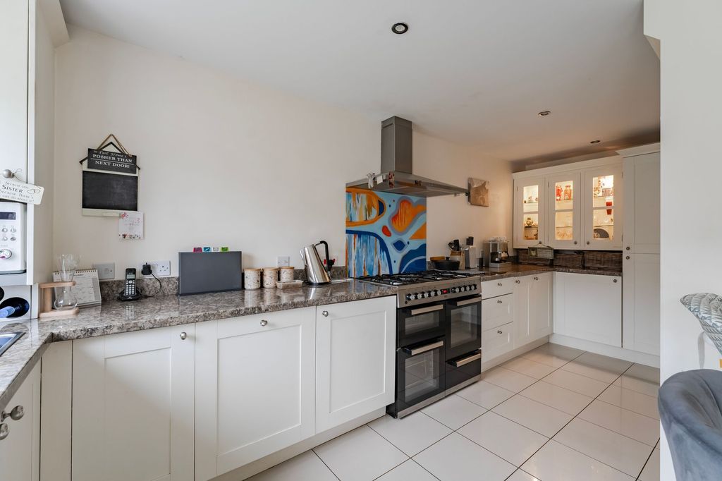 Property photo 2 of 24