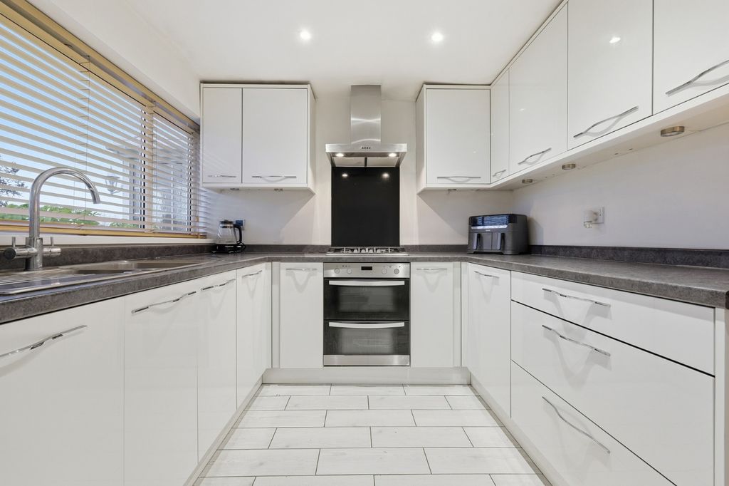 Property photo 2 of 25 4787783