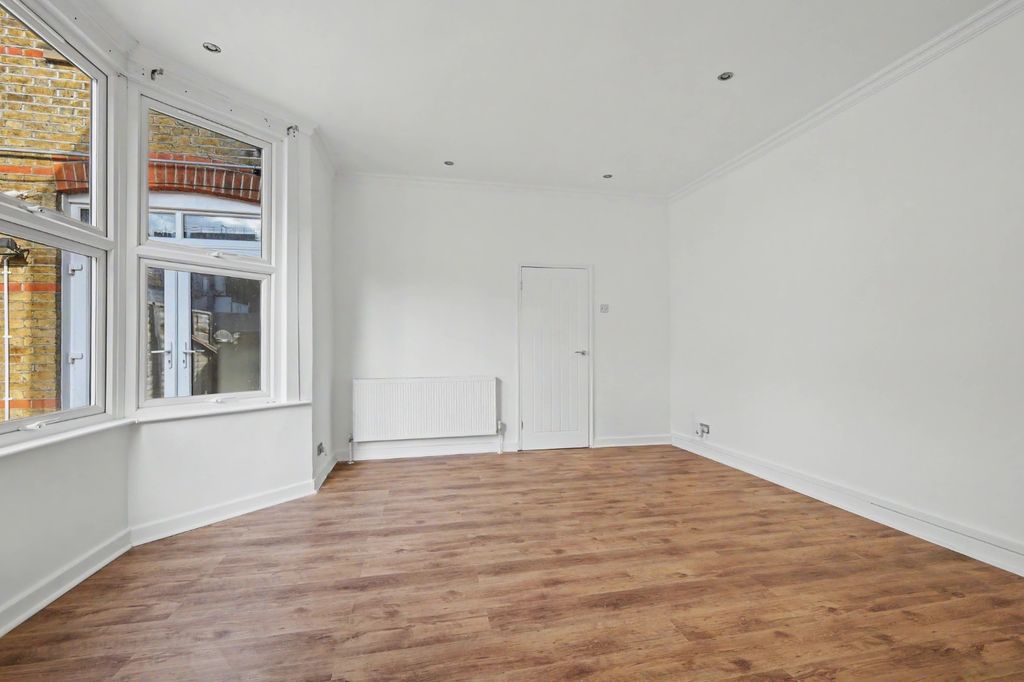Property photo 3 of 12 5234682
