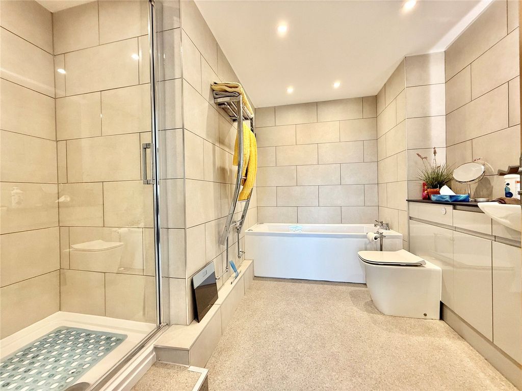 Property photo 3 of 20 Picture No. 02