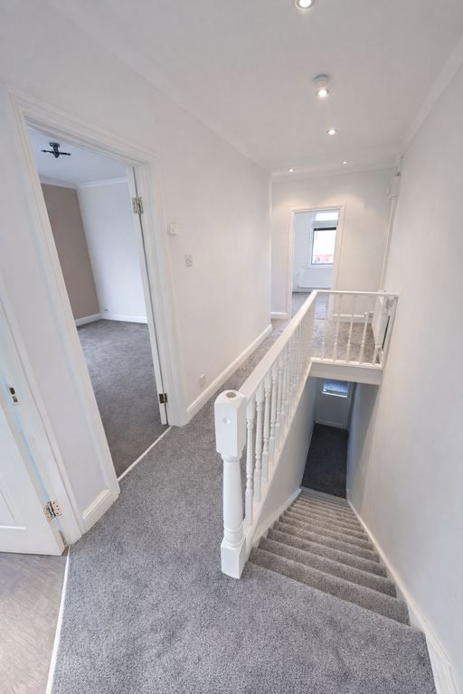 Property photo 1 of 7 Hallway