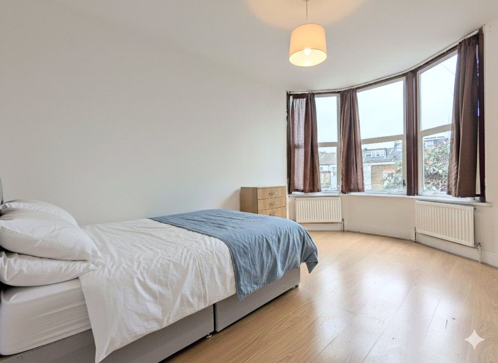 Property photo 2 of 5 Picture No. 25