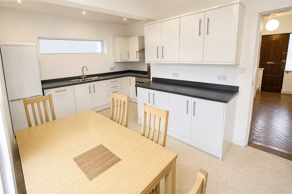 Property photo 1 of 7 Kitchen