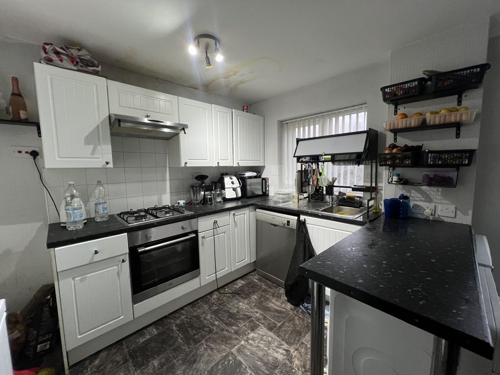 Property photo 2 of 6 Kitchen