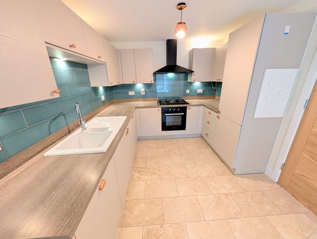 Property photo 2 of 11 Kitchen