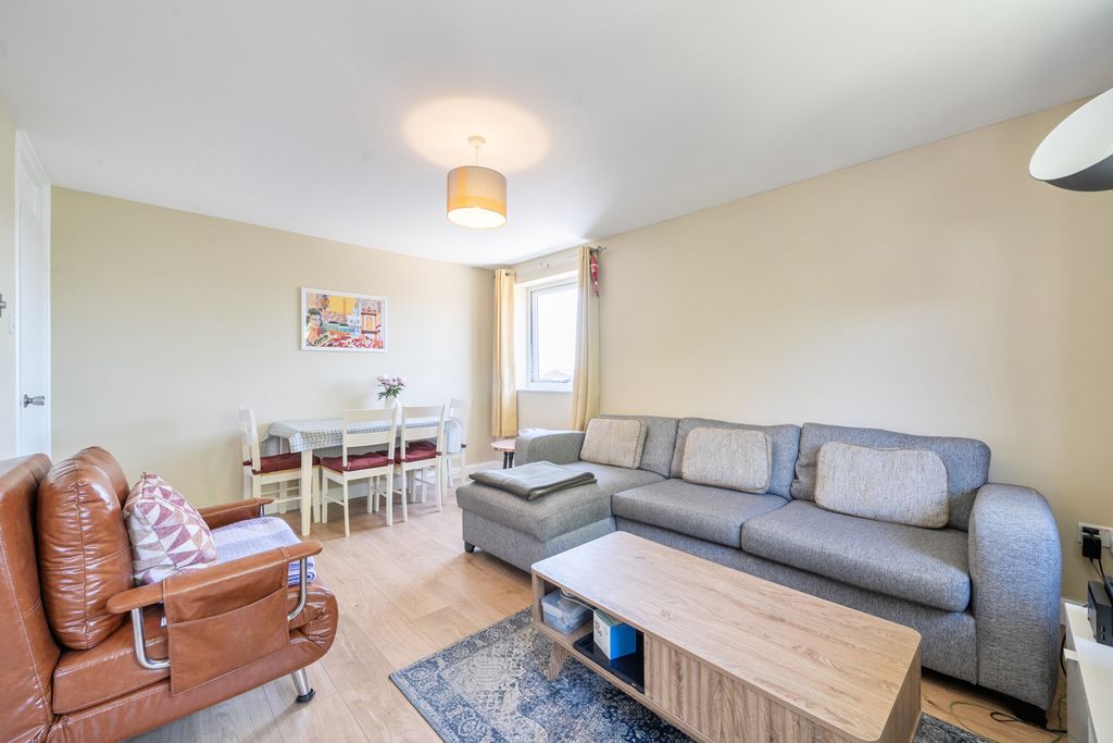 Property photo 3 of 17 1482254-6-6A352Df...
