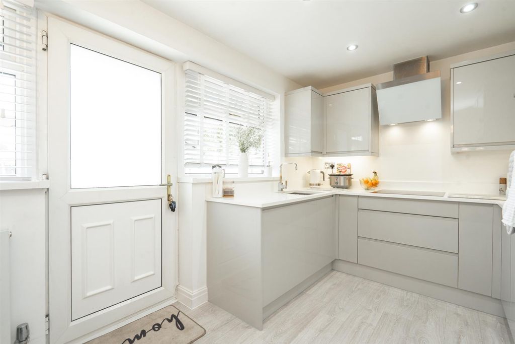 Property photo 3 of 22 Kichen