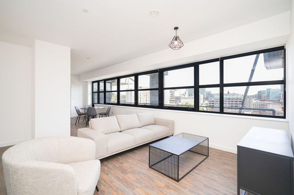 Property photo 1 of 21