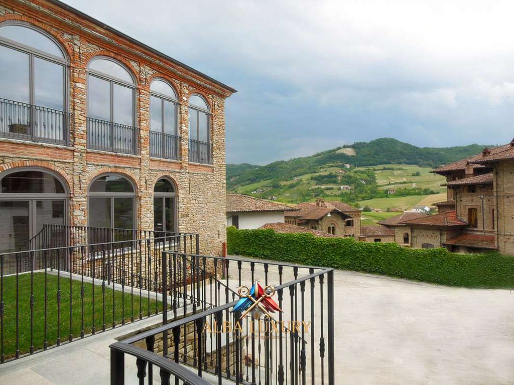 Property photo 2 of 33