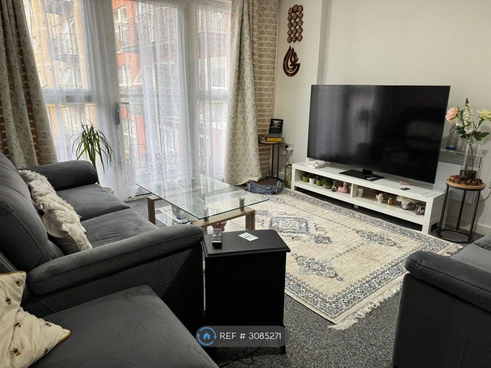 Property photo 1 of 7 Living Room