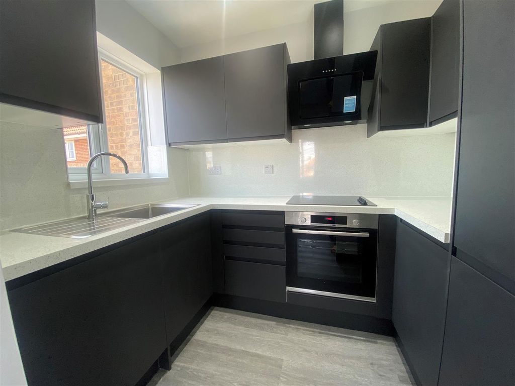 Property photo 1 of 7 Kitchen.Jpg