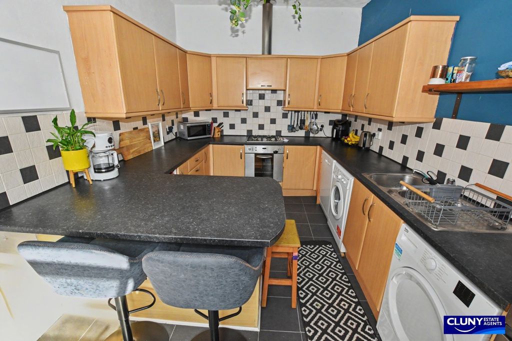 Property photo 2 of 22