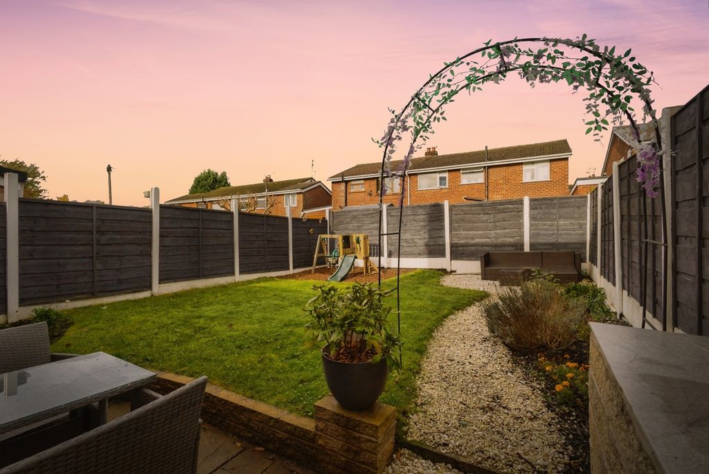 Property photo 2 of 16 Garden