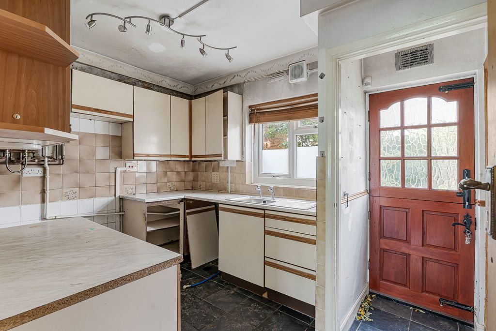Property photo 2 of 24 Kitchen
