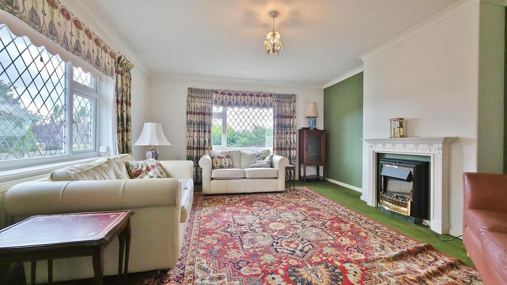 Property photo 2 of 16 Lounge