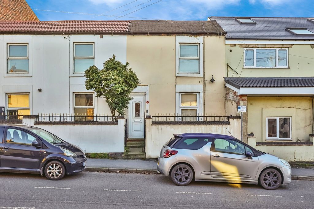 Property photo 1 of 17