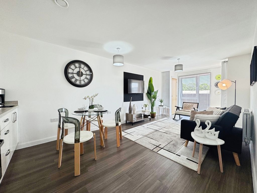 Property photo 3 of 9 Pbox-Img.Jpg