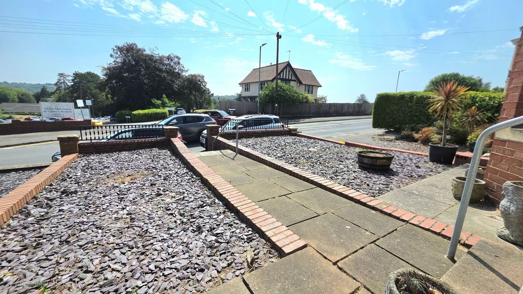 Property photo 2 of 25