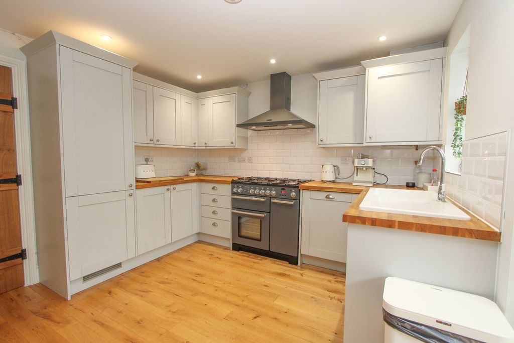 Property photo 3 of 23