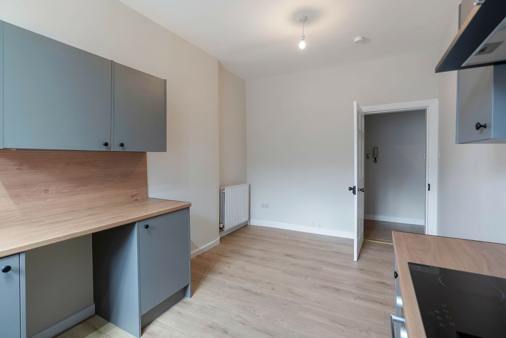 Property photo 3 of 25