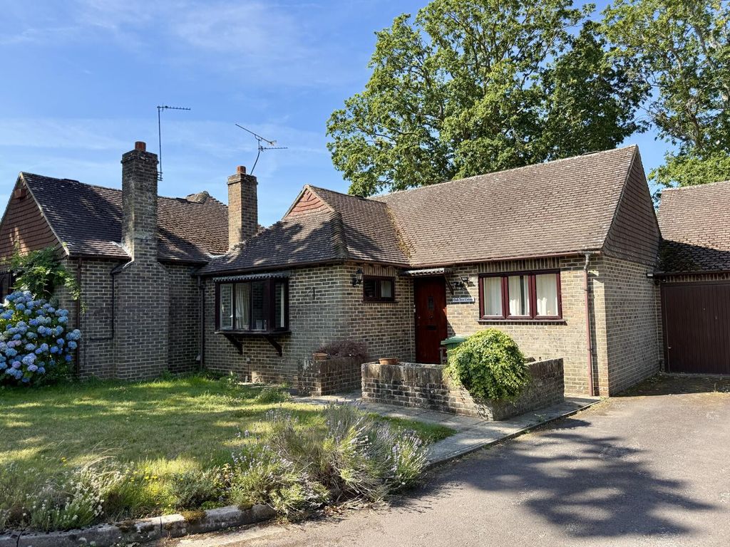 Property photo 1 of 13 Front (Exterior)