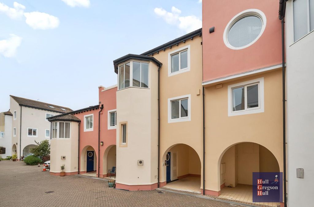 Property photo 2 of 36 30631475-bae0-4d67-B2E8-ba738Ec66c67.Jpg