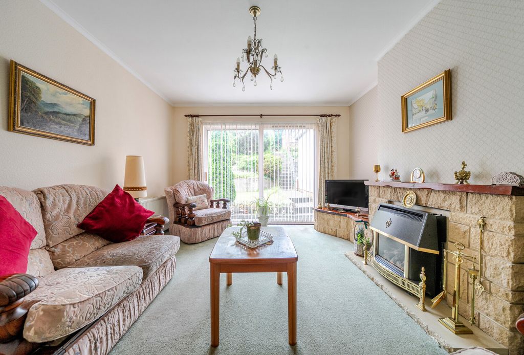 Property photo 3 of 23 1313093-7-6864Fb1...