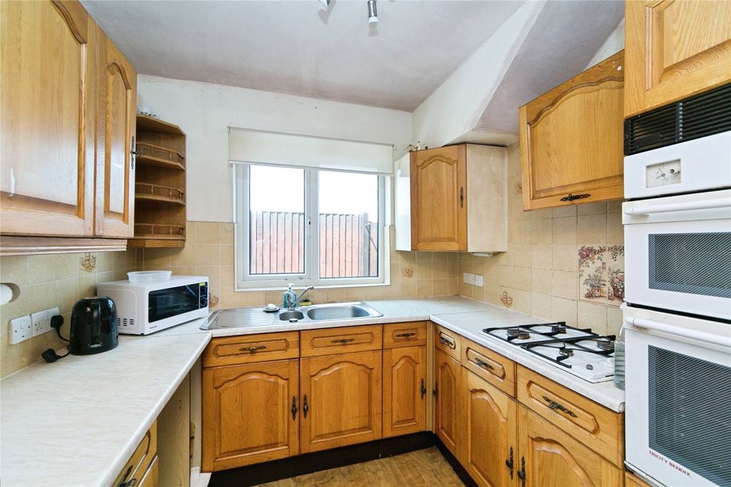 Property photo 3 of 17 Picture No. 15