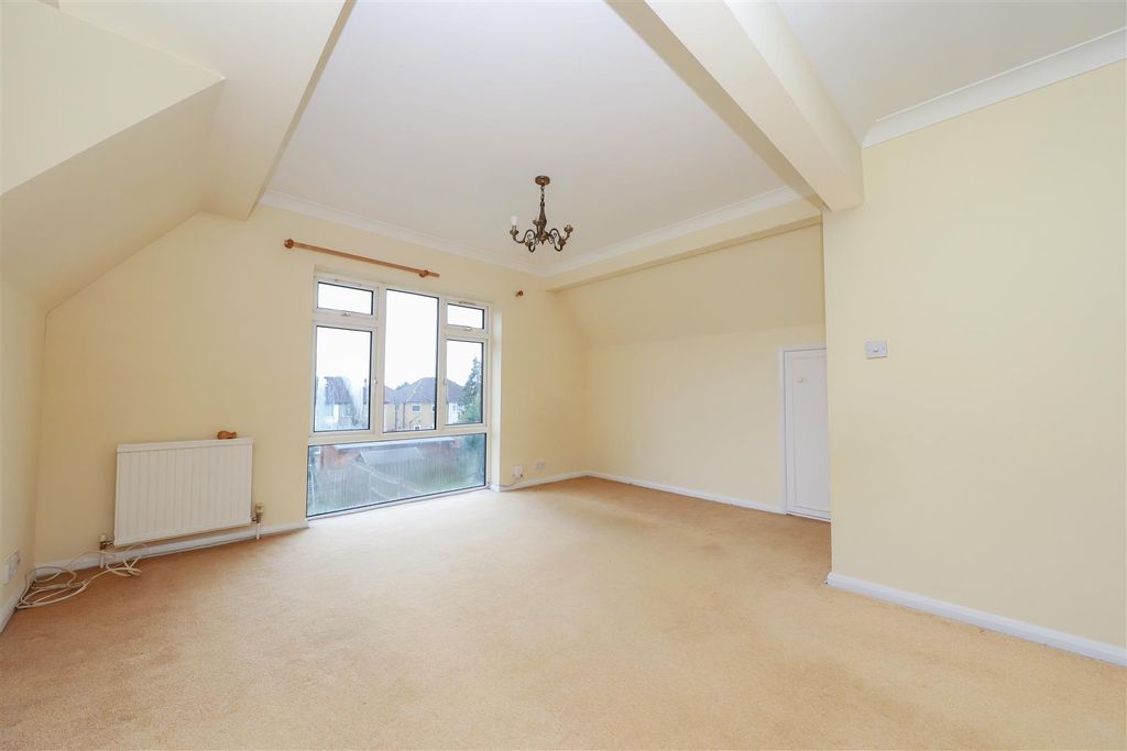 Property photo 3 of 9 6 Beechwood Avenue (7).Jpg