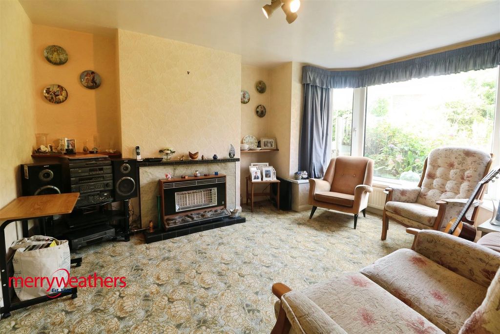 Property photo 2 of 14 Lounge