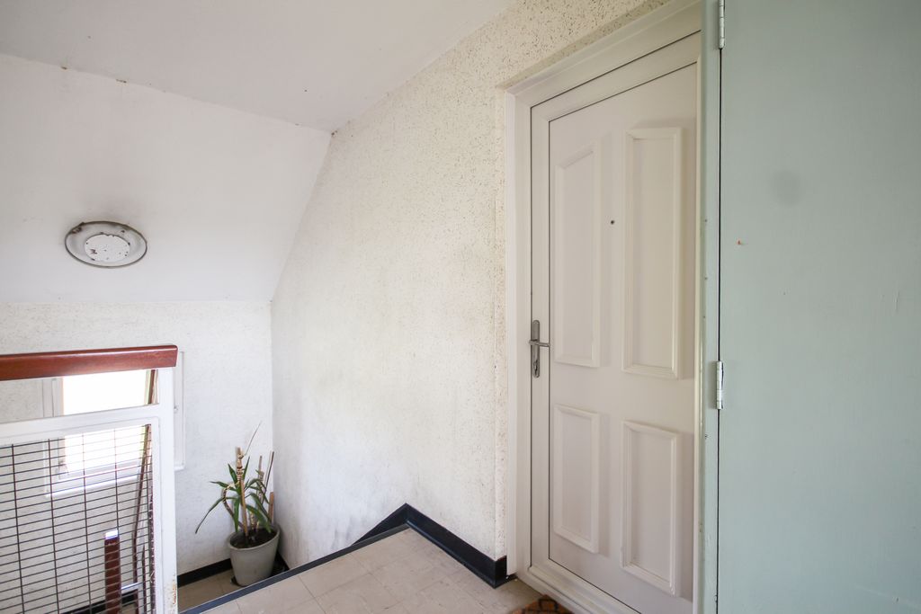 Property photo 3 of 17 38 Redcraig - Small-6