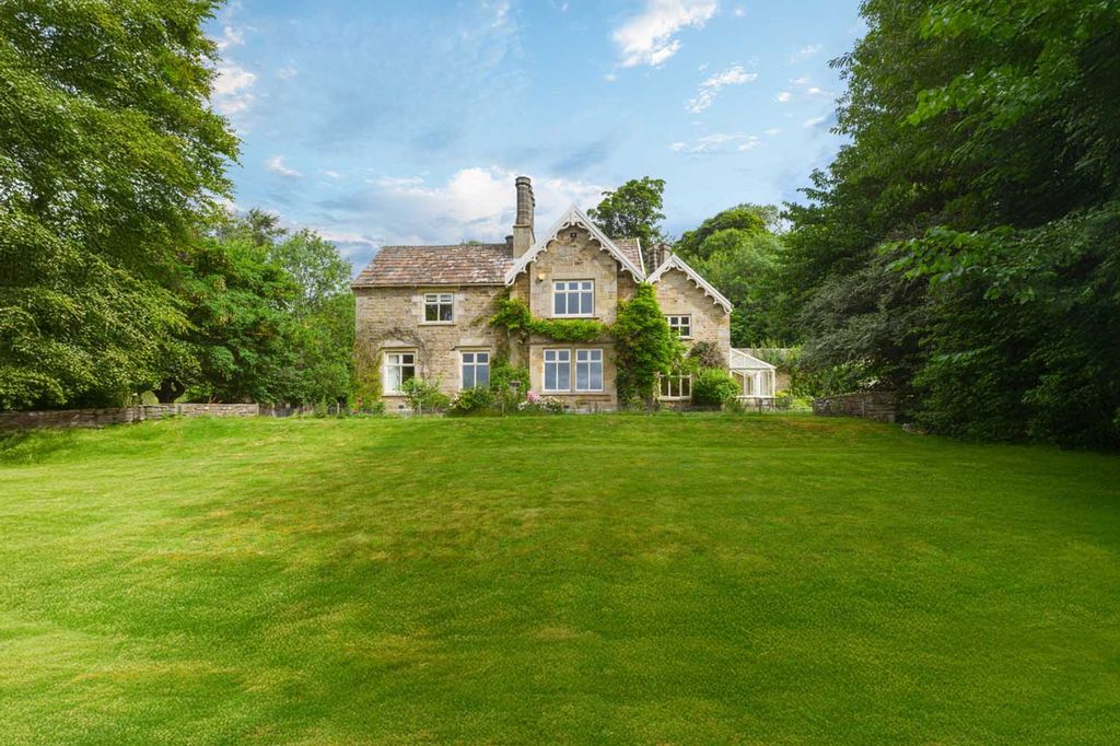 Property photo 1 of 32