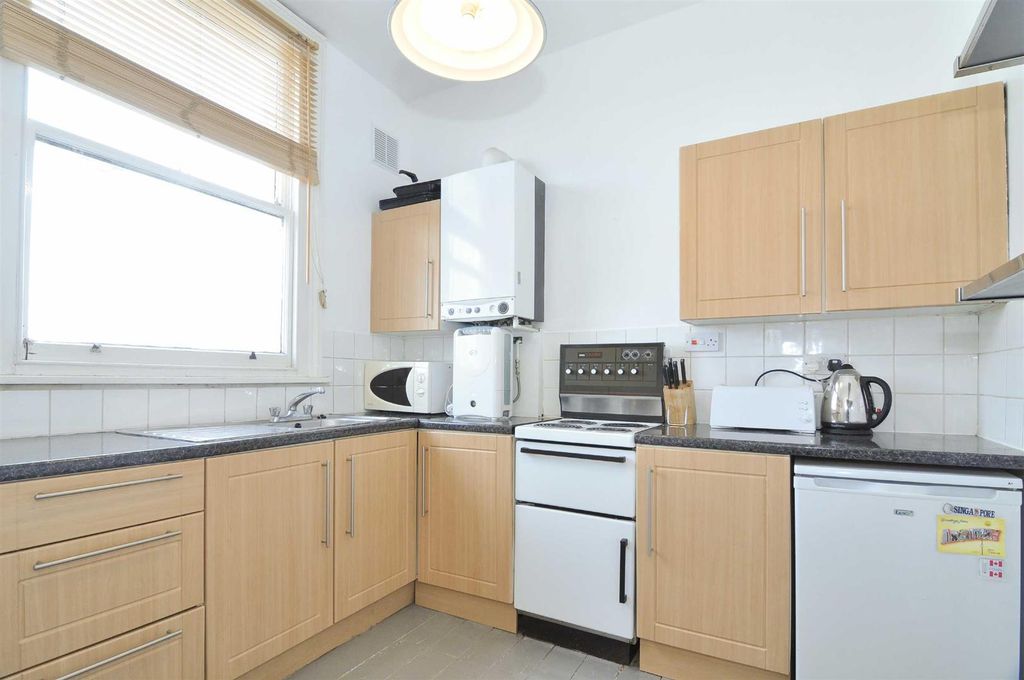 Property photo 3 of 7 Kitchen