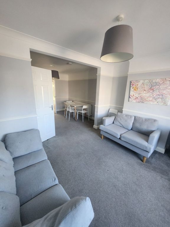 Property photo 3 of 17 A Bright And Welcoming Living Room With Comfortabl...