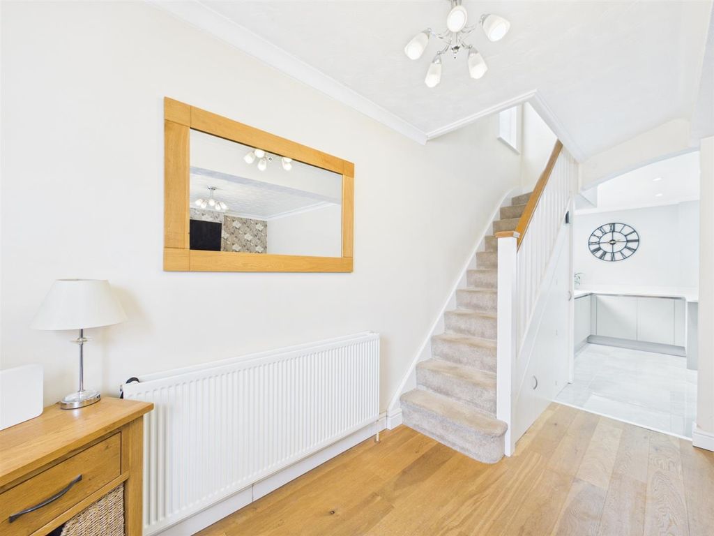 Property photo 2 of 18 Cam01563G0-Pr0298-Still003.Jpg