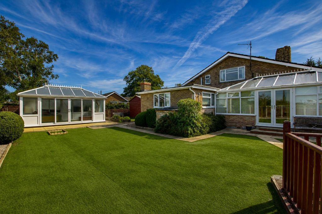 Property photo 2 of 36