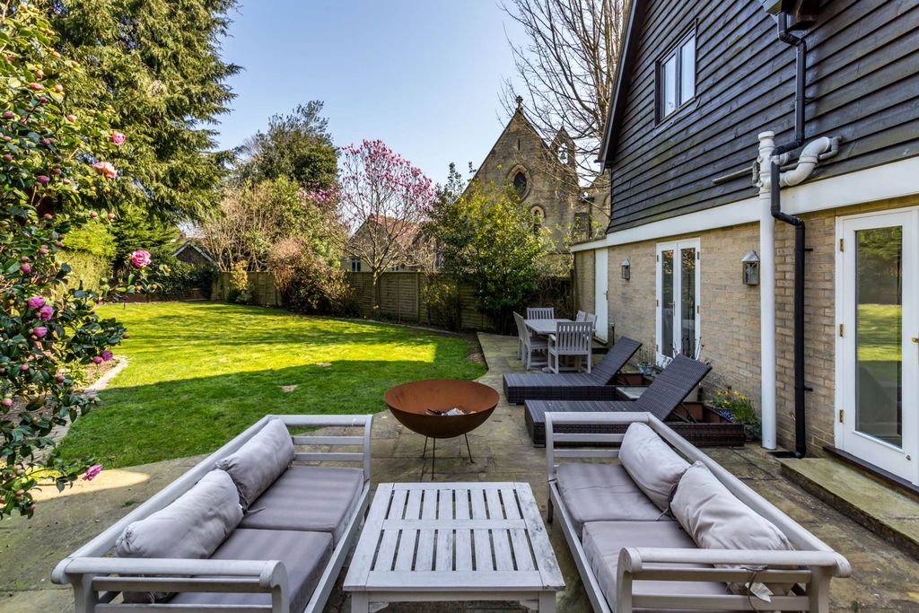 Property photo 2 of 24