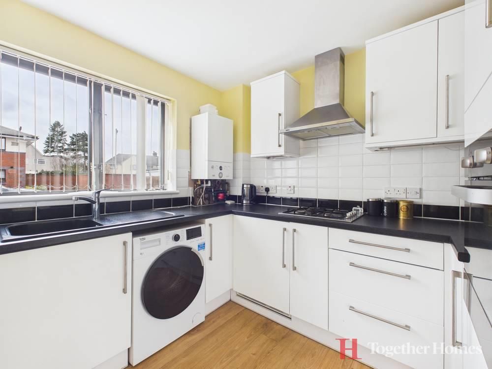 Property photo 3 of 6 Kitchen