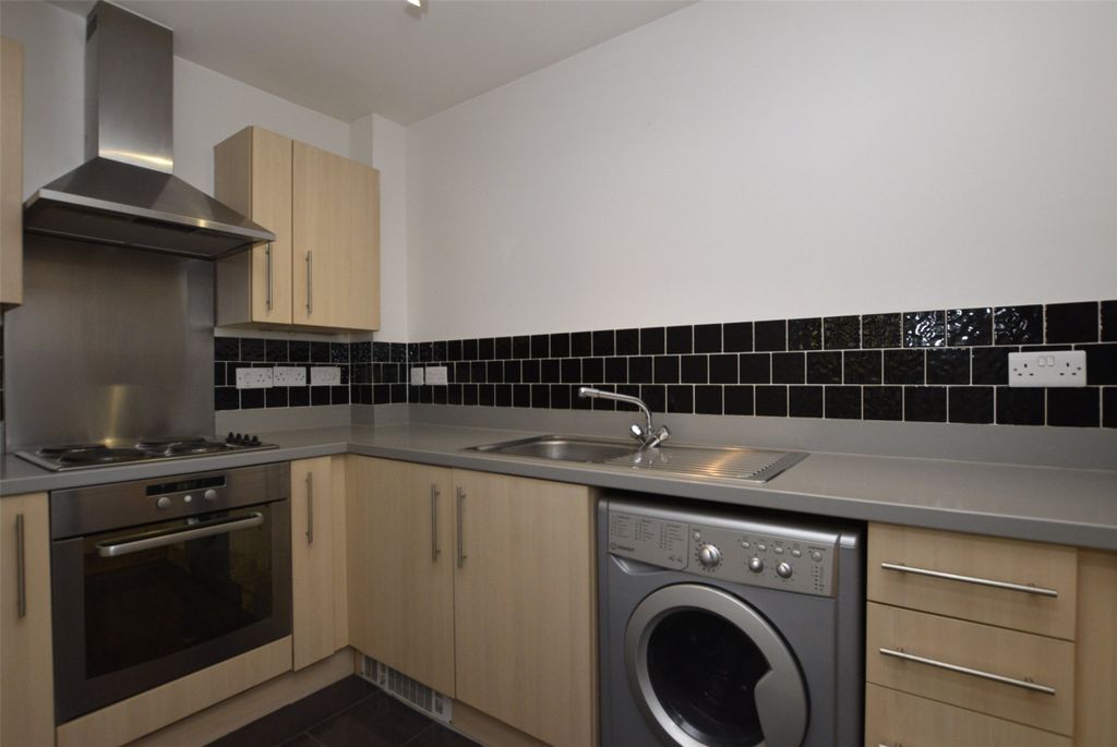 Property photo 2 of 7 Kitchen