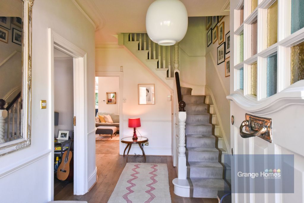 Property photo 2 of 34