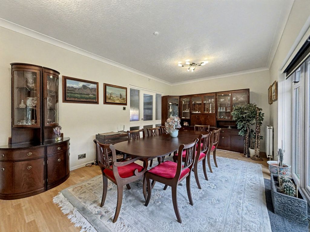 Property photo 2 of 32