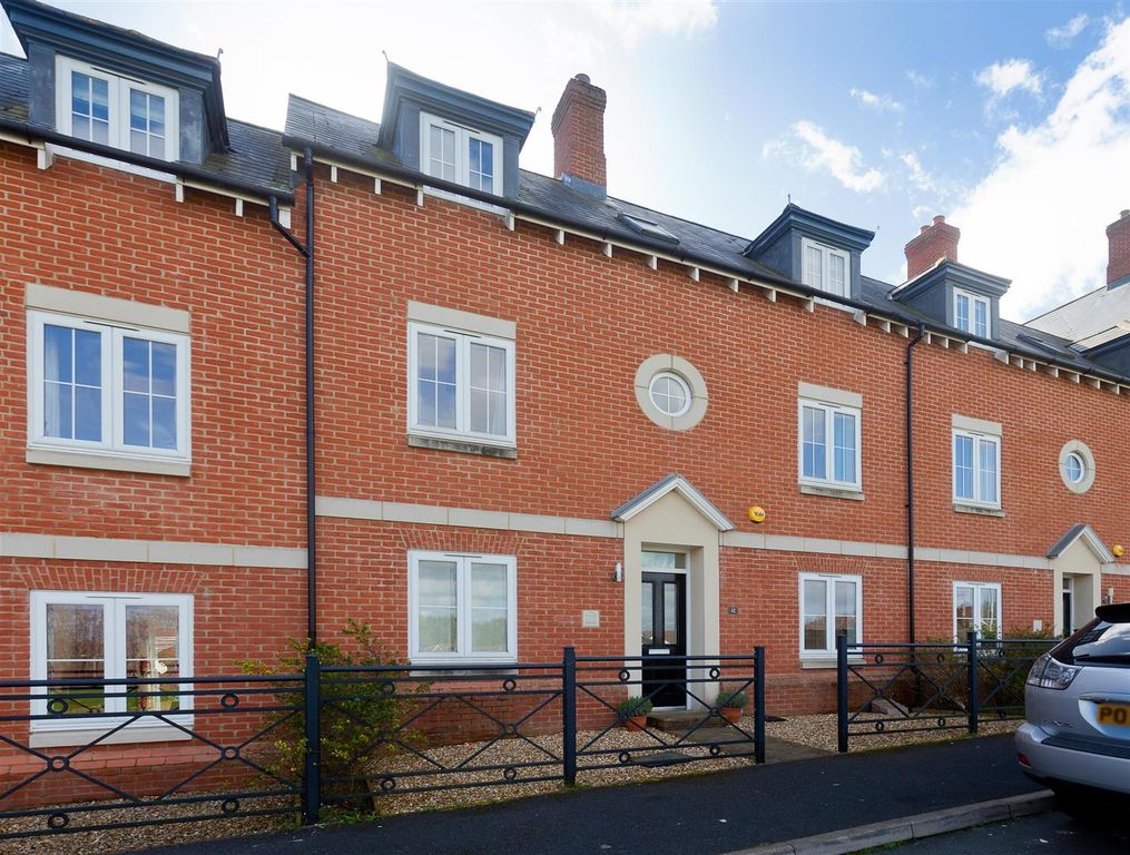 Property photo 1 of 18 External