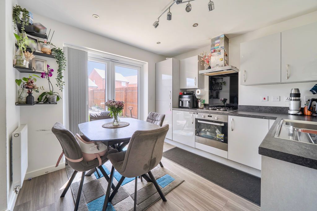 Property photo 3 of 16 Kitchen/ Diner