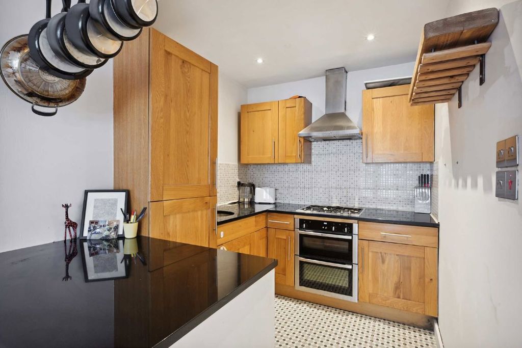 Property photo 3 of 6