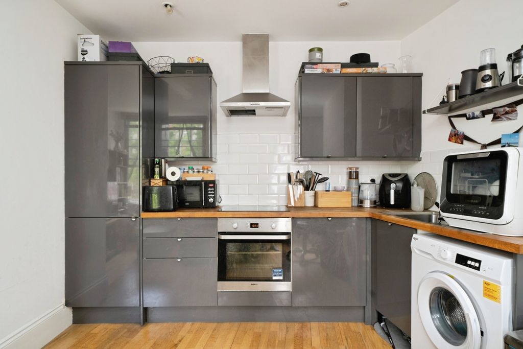 Property photo 3 of 10 Picture No. 30