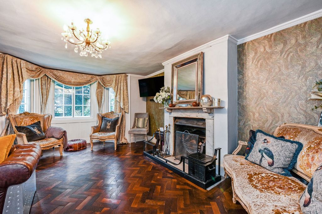 Property photo 3 of 37