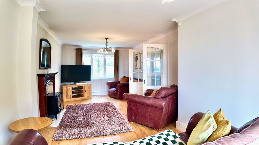 Property photo 3 of 32