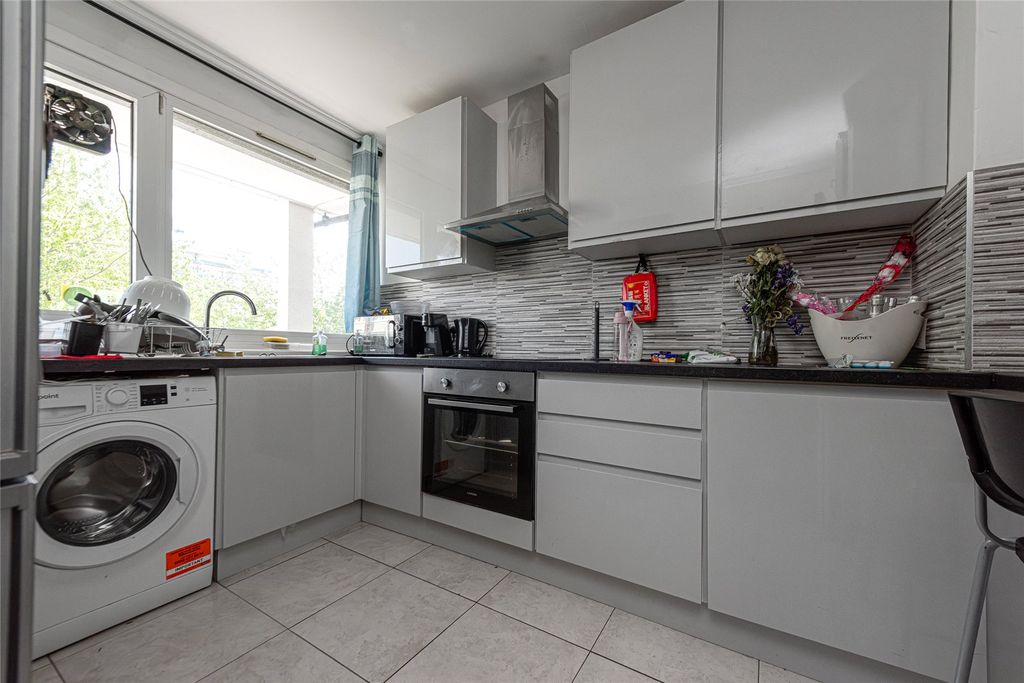 Property photo 1 of 10 Picture No. 02