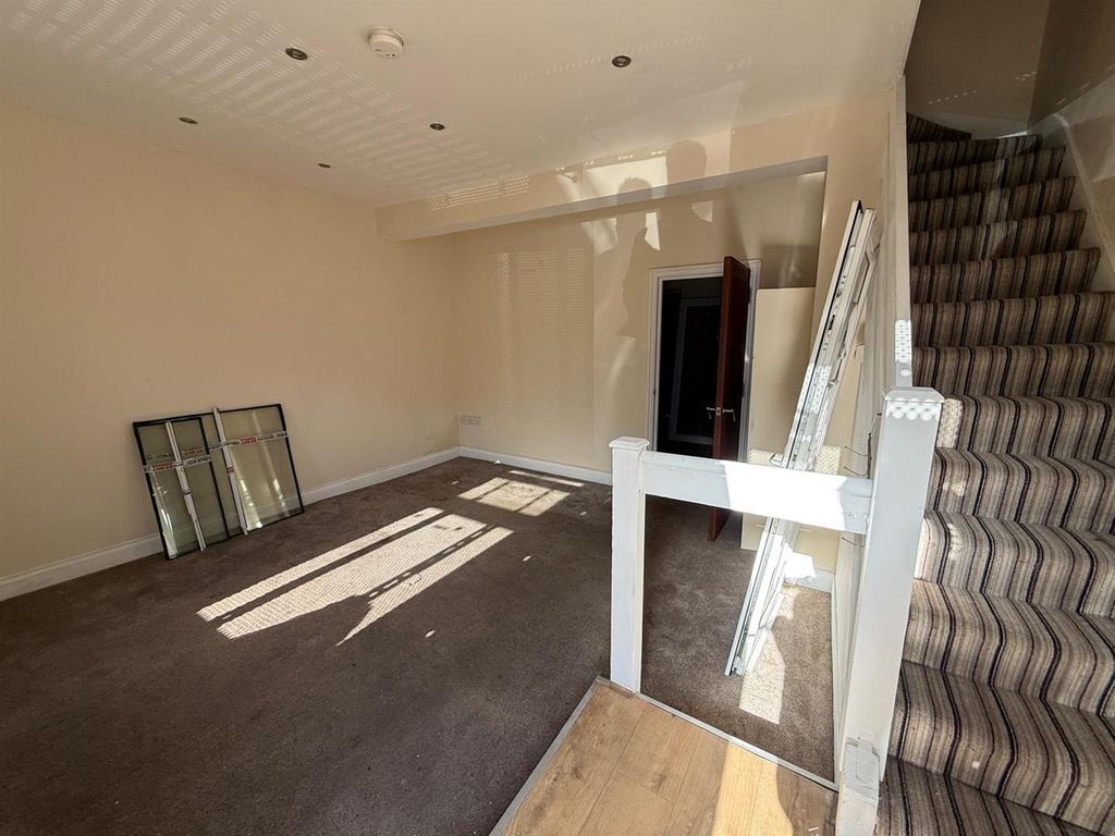 Property photo 2 of 8 02.Jpeg