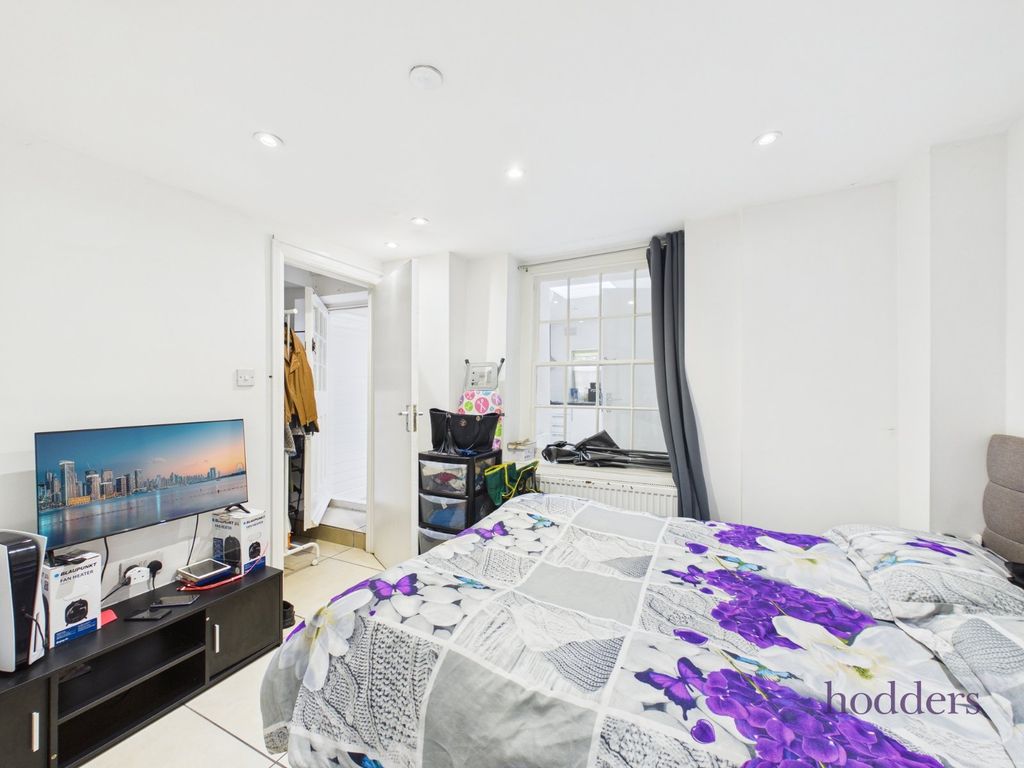 Property photo 2 of 8 Picture No. 26